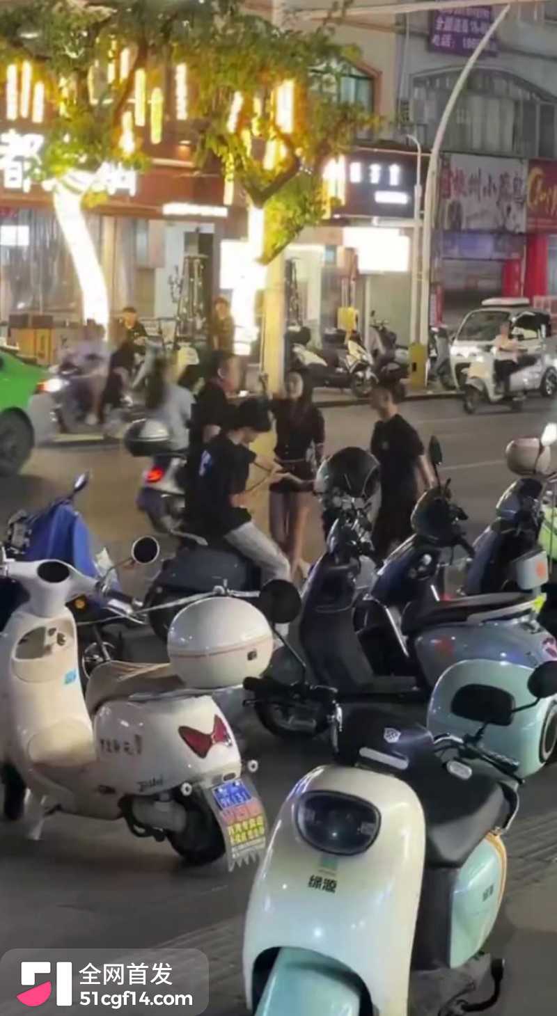 精神小伙带女朋友仙人跳3